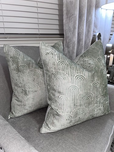 the pillows/916“15th　Anniversary　Special Fiesta Pillow for the Shoes • Quinceanera-Boutique.com