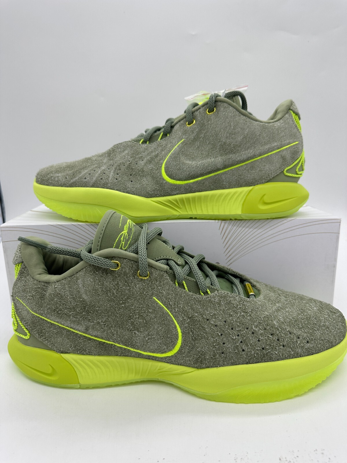 Nike Lebron XXI 21 Men Size 8.5 Green Suede Neon Basketball