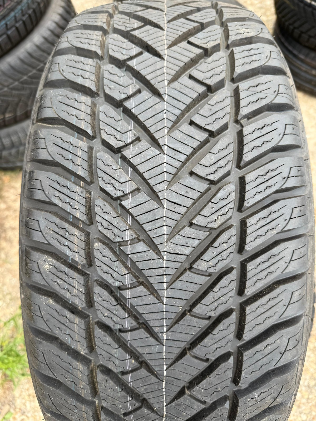 New 255 55 18 Goodyear, Winter, XL, M+S, 109H, x1 Tyre (F1_tyres) YD136