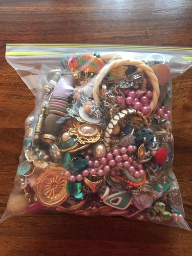 Aproxamently 5lb  Lot Vintage Costume Jewelery Broken And Whole Parts