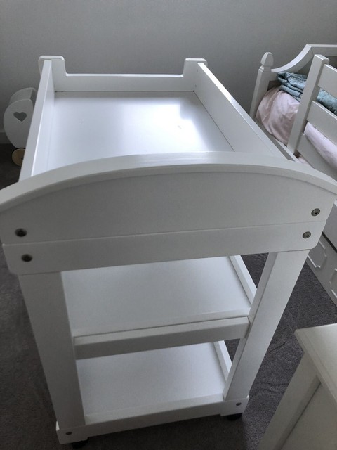 baby kingdom change table