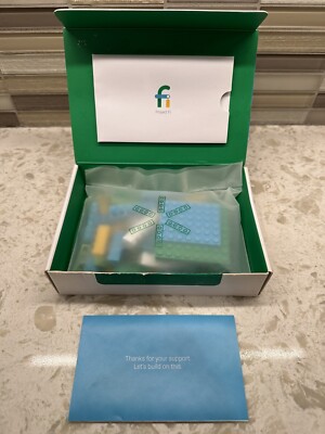 Google Project Fi Holiday Building Blocks Set Phone Stand Complete Never Used