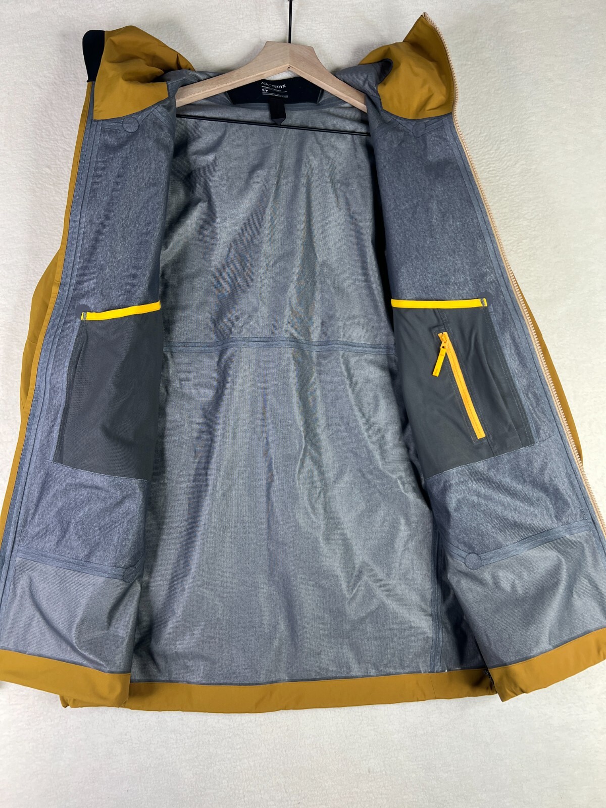 Pre-owned Arc'teryx Sentinel Relaxed Jacket Women's Size Small Yukon Gold Goretex Ski
