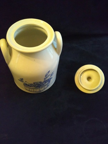 Blue and white porcelain jars and vases