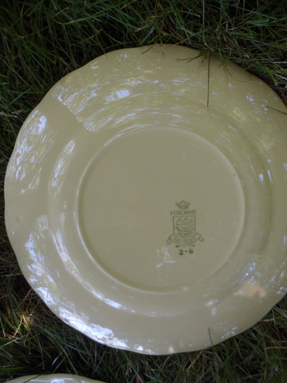 Lot of 4 Grindley Petalware Dinner Plate Laburnum Yellow Scalloped Vintage