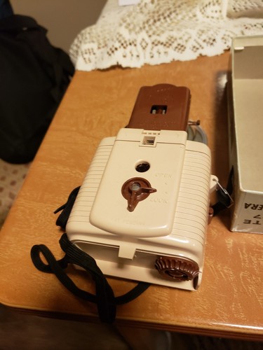 VINTAGE 1960'S IMPERIAL SATELLITE 127 CAMERA WITH BOX AND INSTRUCTIONS