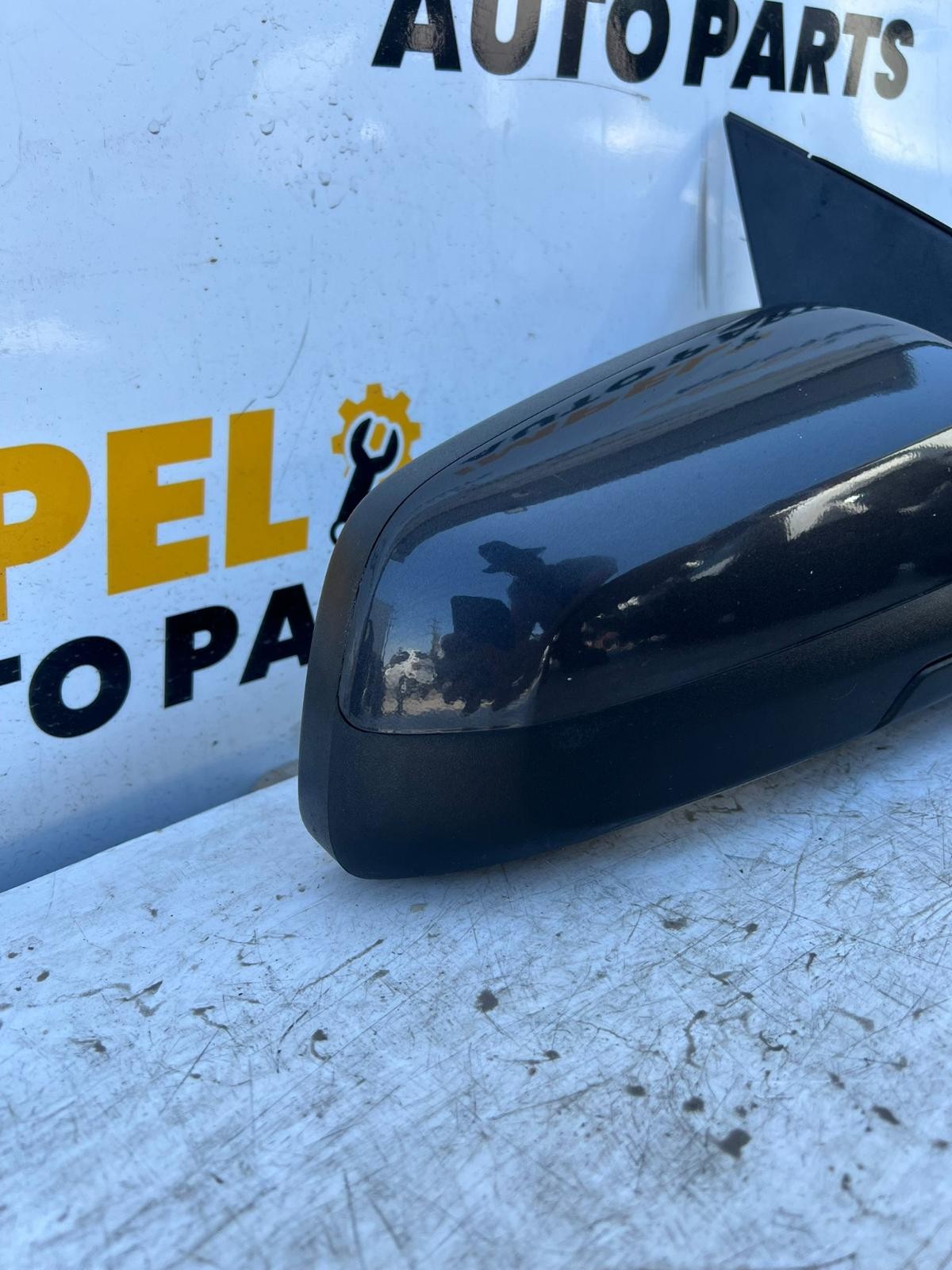 HOLDEN COMMODORE VE 08/2006-05/2013 RIGHT DOOR MIRROR WITH PUDDLE LAMP TYPE - thumbnail 3