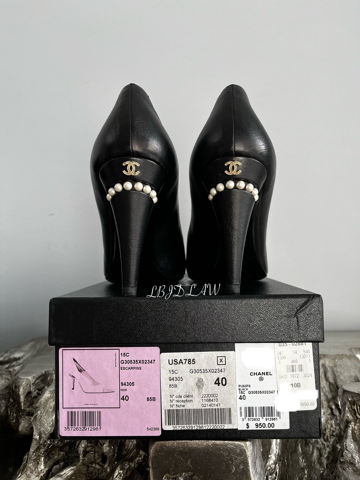 靴 CHANEL Pearl Pumps Chanel Black Leather Pearl Trim Gold Cc-Logo Closed Toe Pump