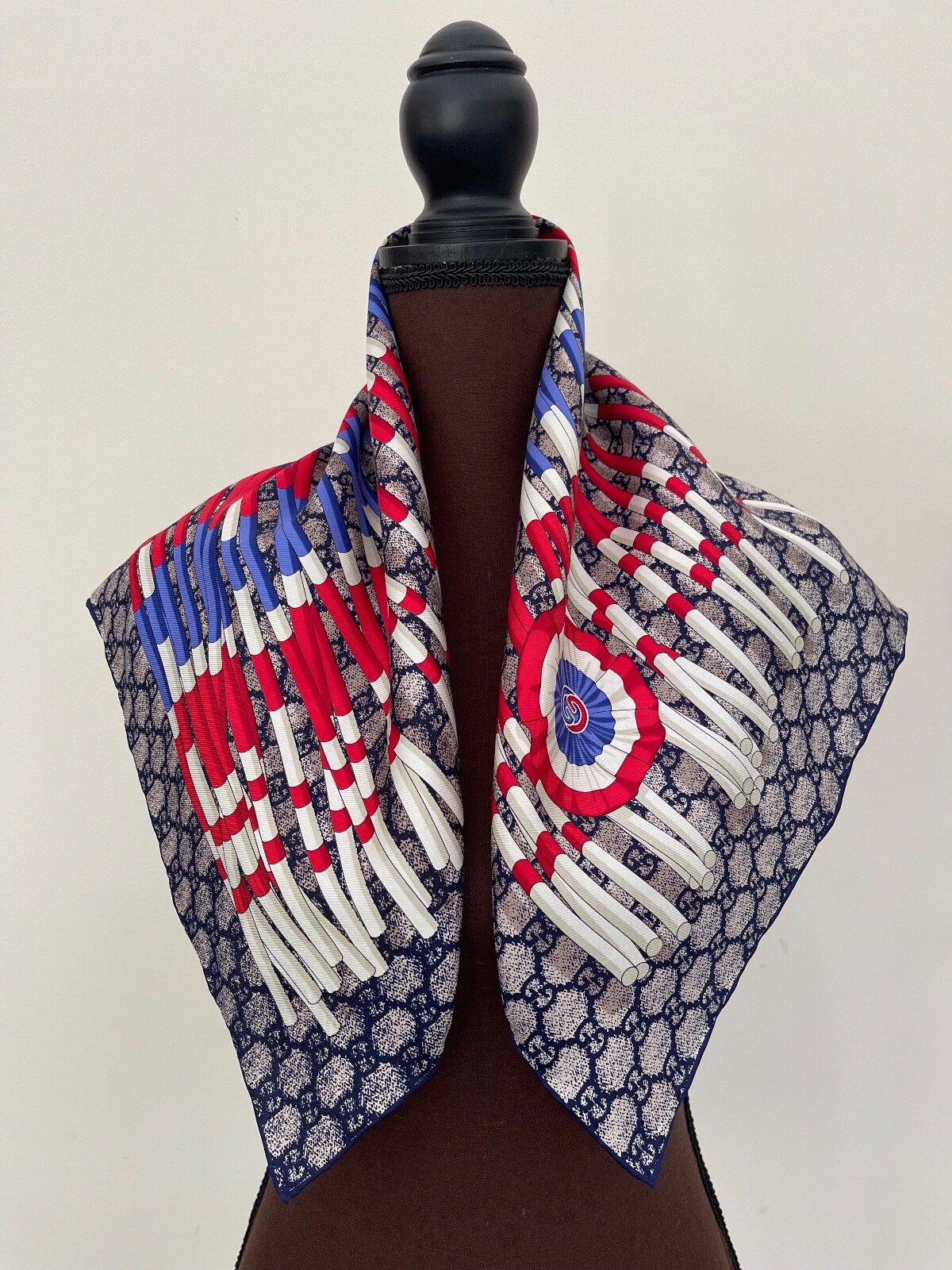 New Unisex Gucci Scarf GG Logo Blue White Red Gucci Club Red