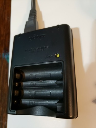 Genuine Sony BC-CS2A Ni-MH Battery Charger for AA & AAA Rechargeable (A919)