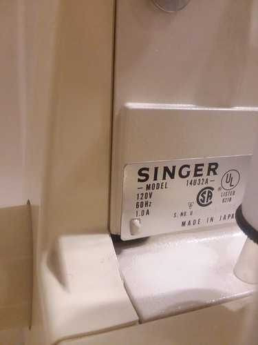 Singer 14U32A Ultralock Serger Sewing Machine & Foot Pedal Speed Controller