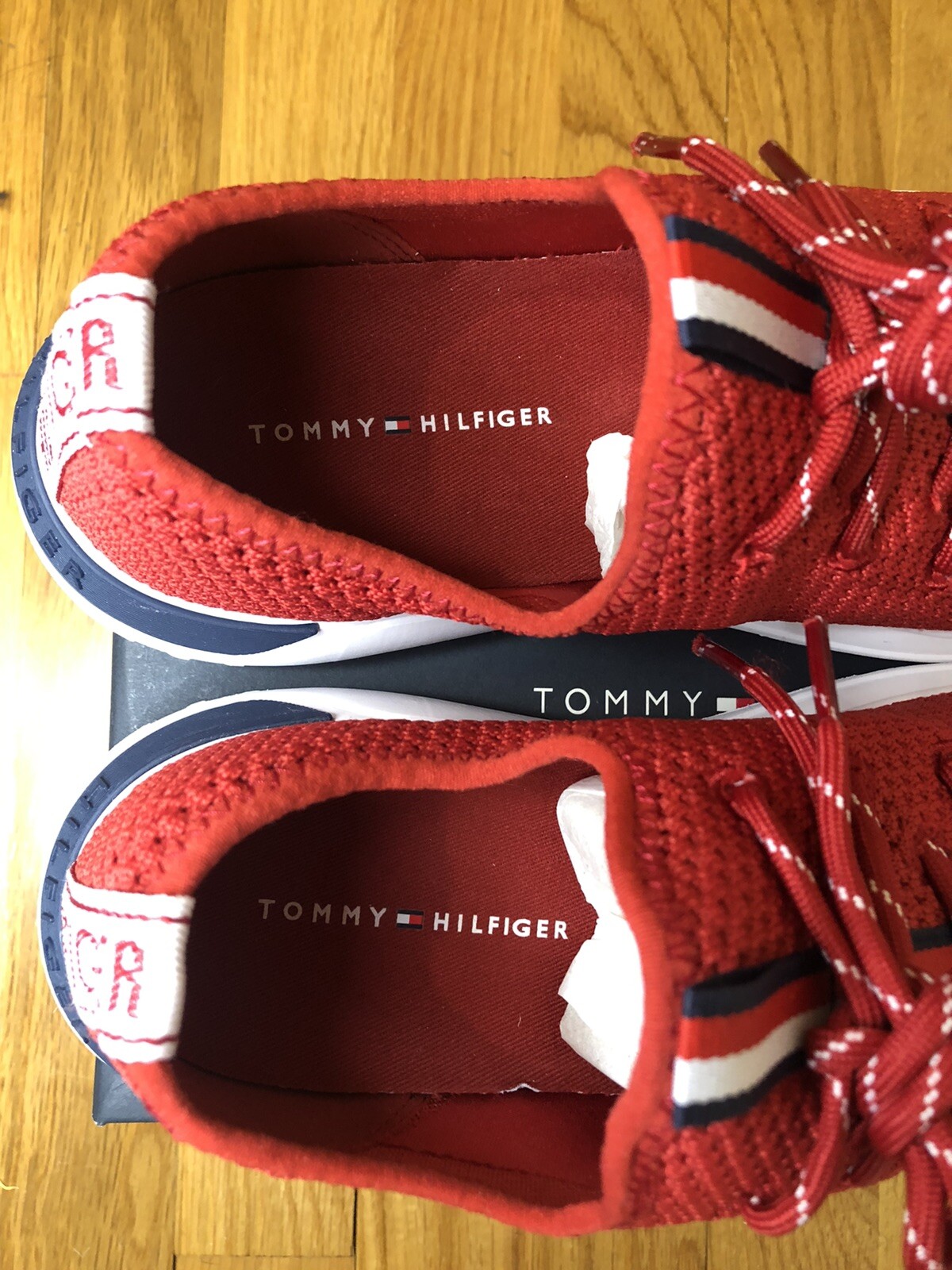 Tommy Hilfiger Red Multi Fabric Sneakers Size Womens 7.5 Noelen New In Box  Shoes: купить с доставкой из США, цена 5 336 руб - (373501461694)