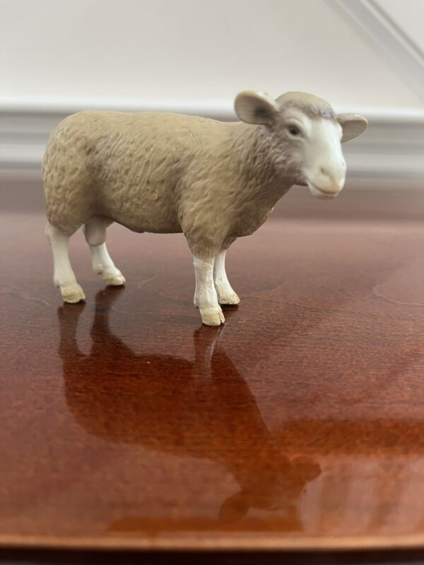 2002 Schleich Sheep Lamb Figure Ewe Family Farm Animal Toy 2 1/2”