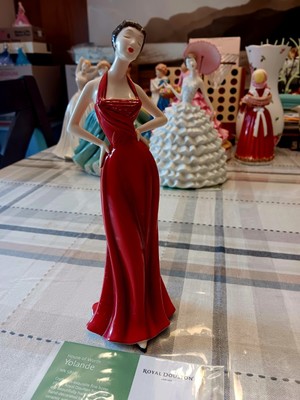 Royal Doulton V&A Museum House Of Worth YOLANDE HN 5816 COA