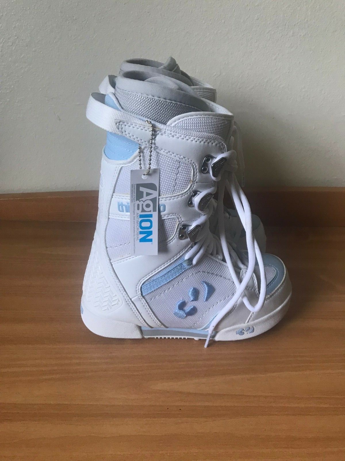 THIRTY TWO PRION Women's Snowboard Boots Size US 6-EURO  36.5 UK 3.5 WHITE -BLUE