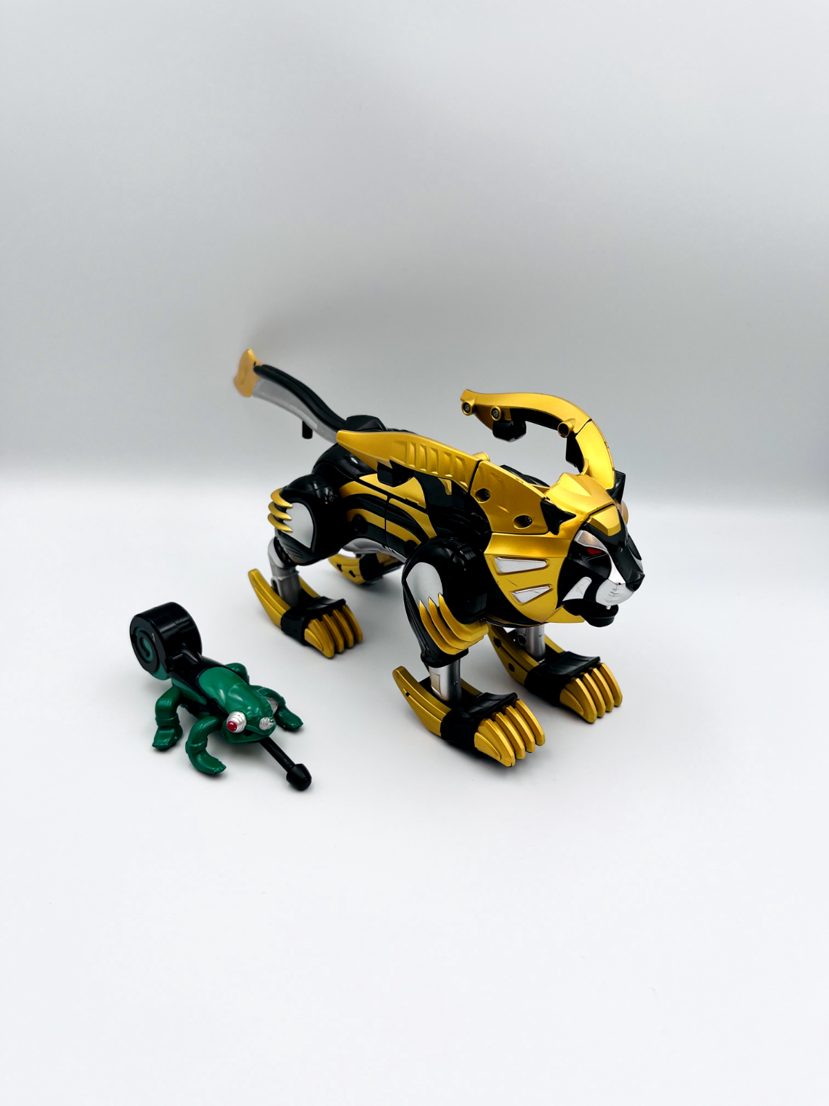 Bandai Power Rangers Jungle Fury Gekiranger DX Rin Lion Rin