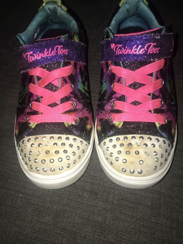 Multi-colored Girls Size 1 Skechers Twinkle Toe Shoes!
