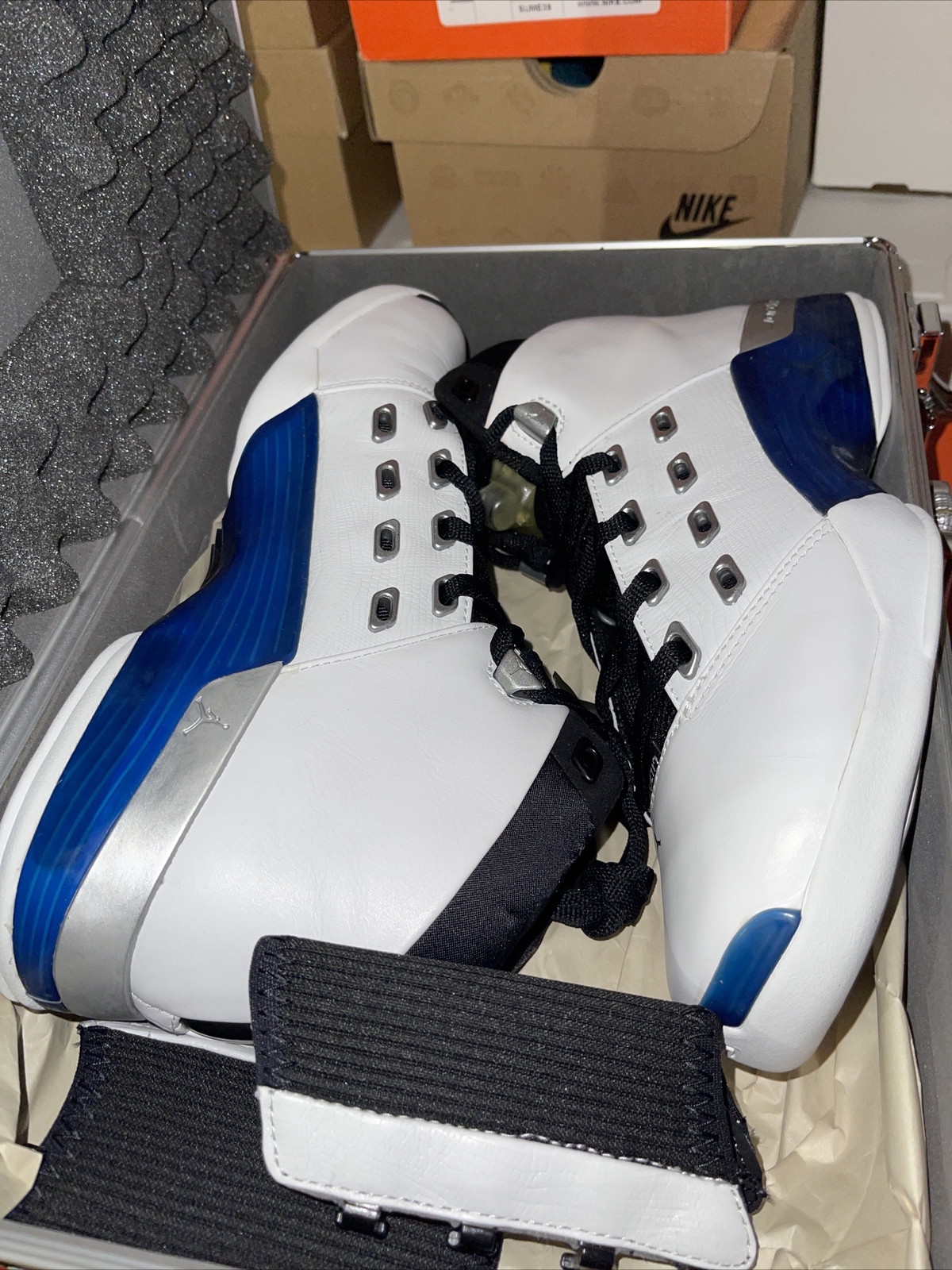 retro 17 white blue