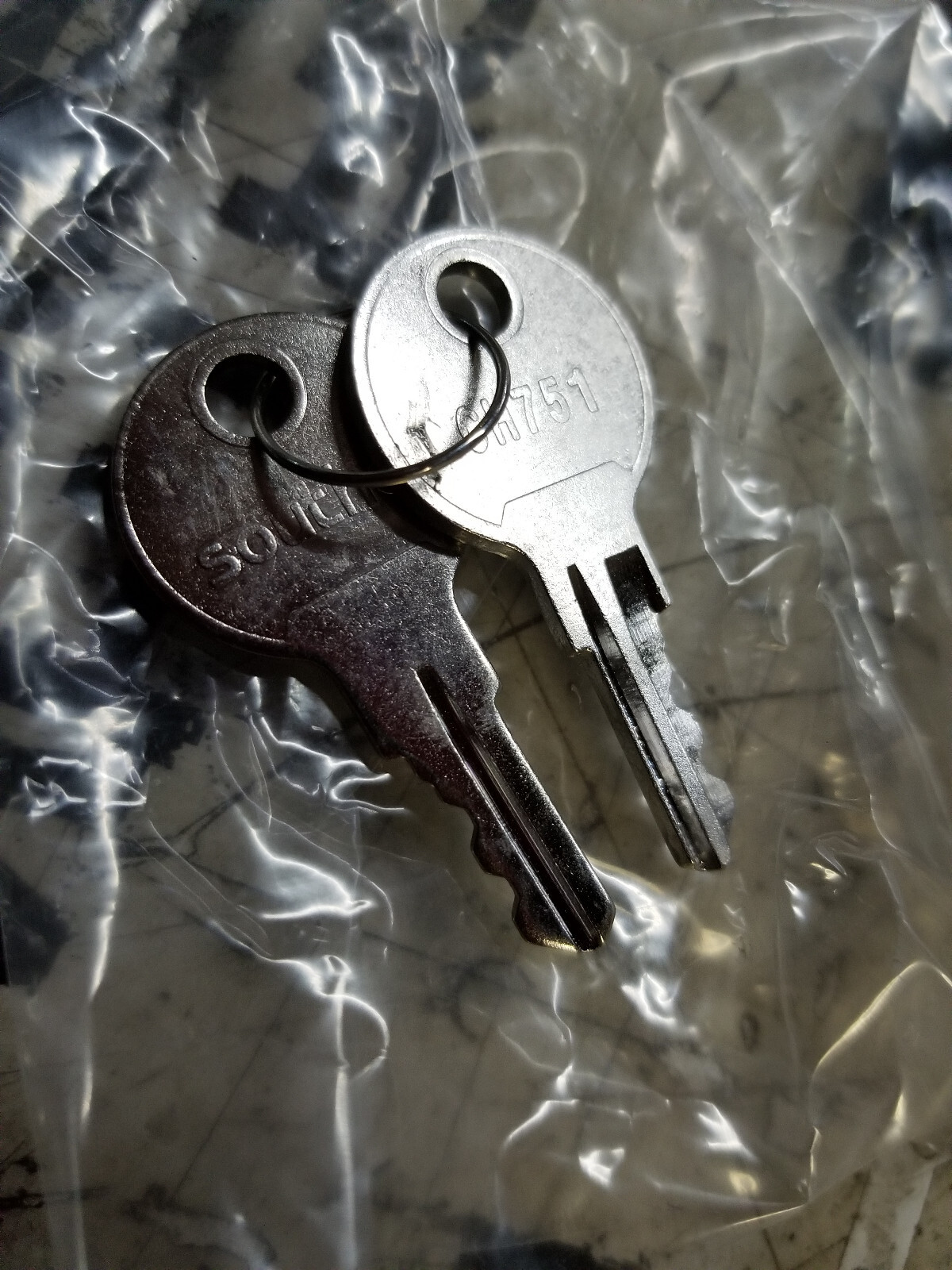 1001122219 JLG LATCH G1055A HOOD LATCH, COMES WITH KEYS - Picture 3 of 4