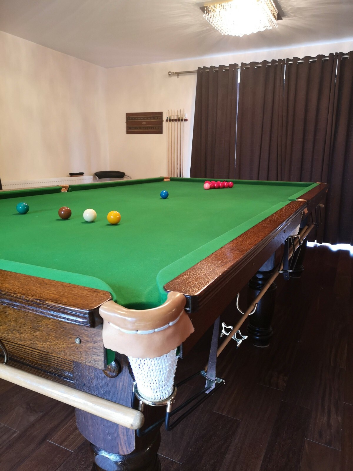 10ft Snooker Table with Balls,Cues and Scoreboard