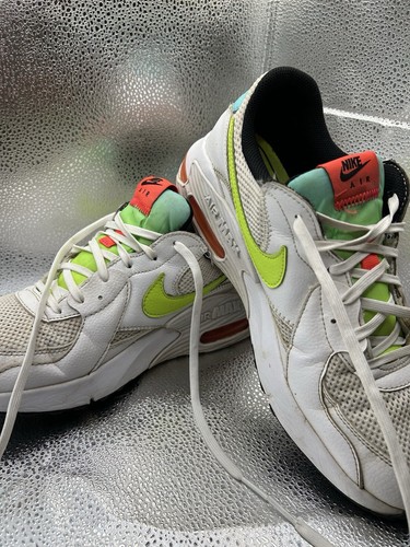 NIKE ウィンドブレーカー Sサイズ ホワイト　emmi NIKE ウィンドブレーカー Sサイズ ホワイト emmi ウォーキング
