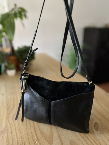 ショルダーバッグ・ポシェット is Black Leather and Suede Bag Linda