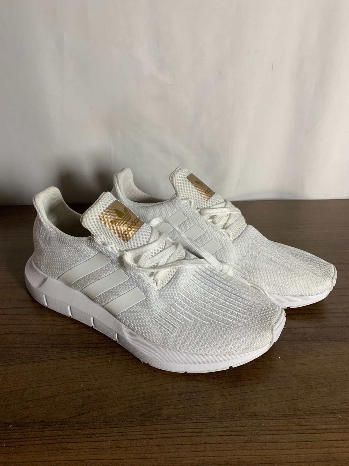 women's swift run lace up sneakers