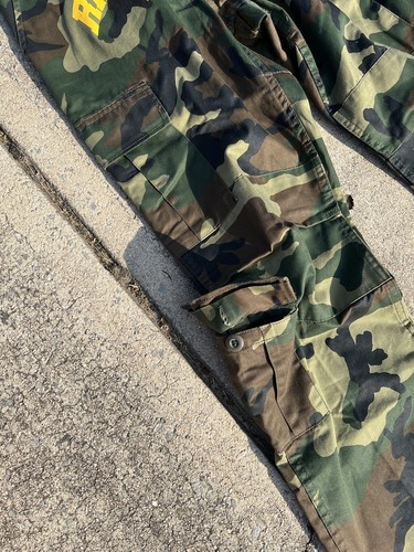 Pre-owned The Gv Gallery Raspberry Hills Camo Cargo Pants Size Medium In Multicolor