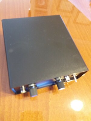 A VFO CONTROLLED 100 MILIWATTS 825-1725 KHZ AM RADIO TRANSMITTER