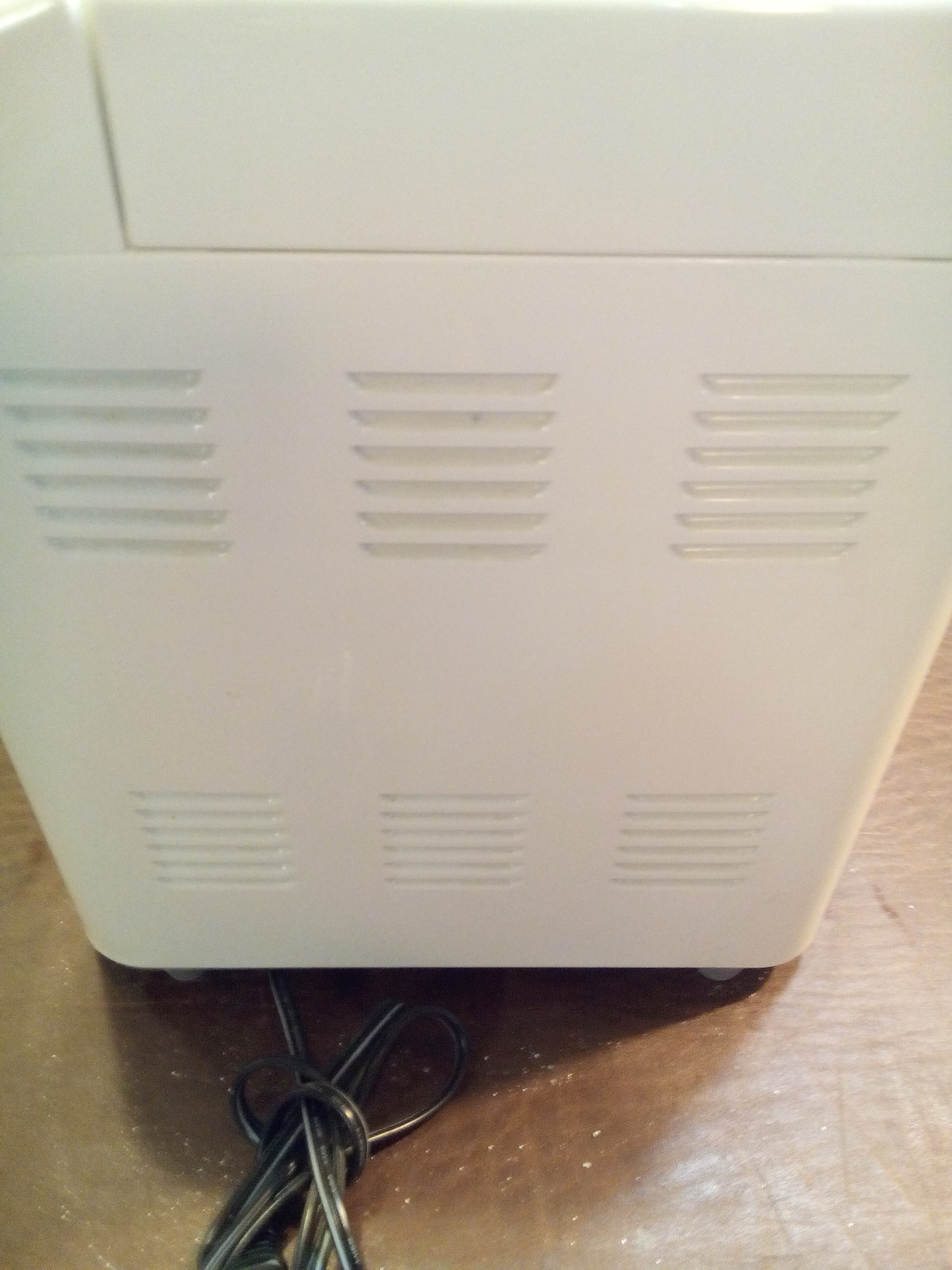 WHITE WESTINGHOUSE 1-1 1/2 LB. BREAD MACHINE MODEL WTR4400