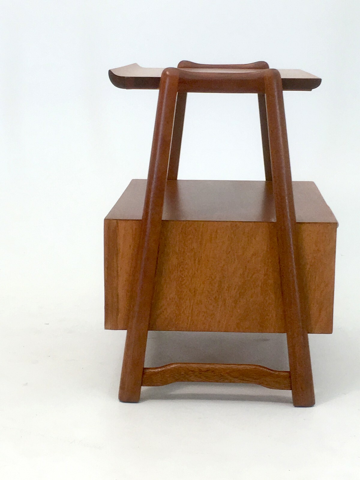 Mahogany Nightstand or End Table by Hickory Manufacturing with drawer vintage