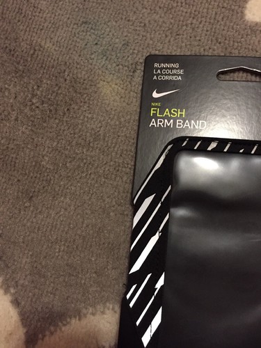 Nike Running Reflective Flash Arm Band Fits Most Cell Phones Touch-Screen Access