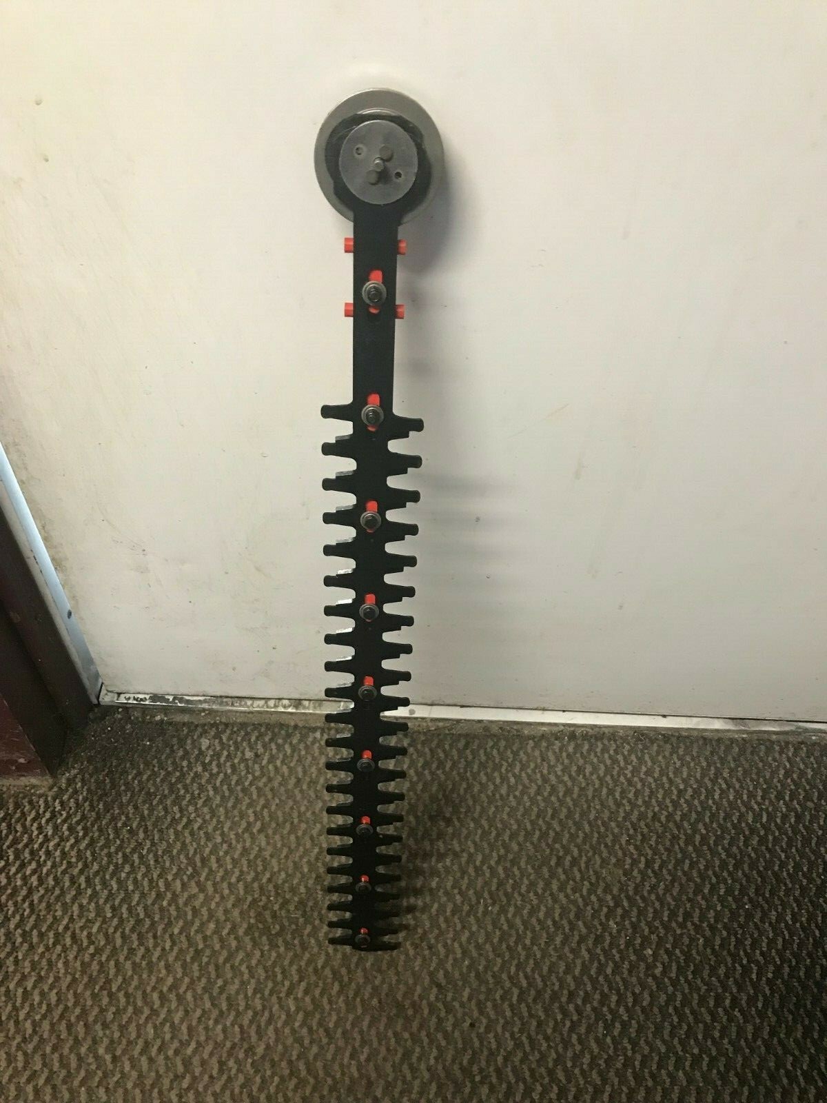 BLACK AND DECKER HEDGE TRIMMER 24