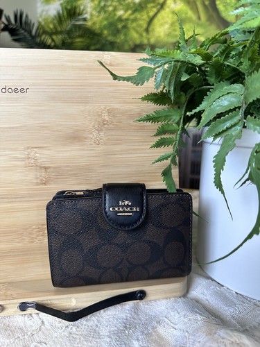 COACH WOMEN MEDIUM CORNER ZIP WALLET IN SIGNATURE CANVAS Black