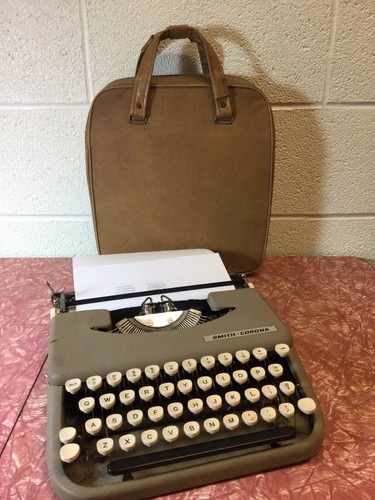 完動品　Smith Corona SKYRITER　タイプライター　ゴールドラメ 完動品 Smith Corona SKYRITER タイプライター ゴールドラメ