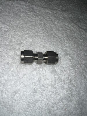 Swagelok Tube Fitting, Union, 1/4 in. Tube OD (SS-400-6)