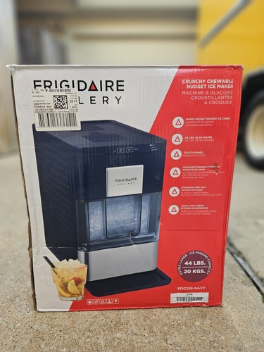 Frigidaire GALLERY 44LBS Crunchy Chewable Nugget Ice Maker