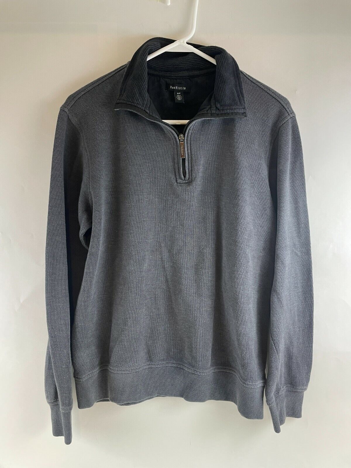 Van Heusen Sweater Men's Size Small Gray Solid Color 1/4 Zip Van Heusen Sweater Men's Size Small Gray Solid Color 1/4 Zip