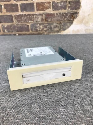 IOMEGA ZIP Z100ATAPI INTERNAL 3.5'' IDE 100MB ZIP DRIVE IN 5.25'' BEIGE SLED