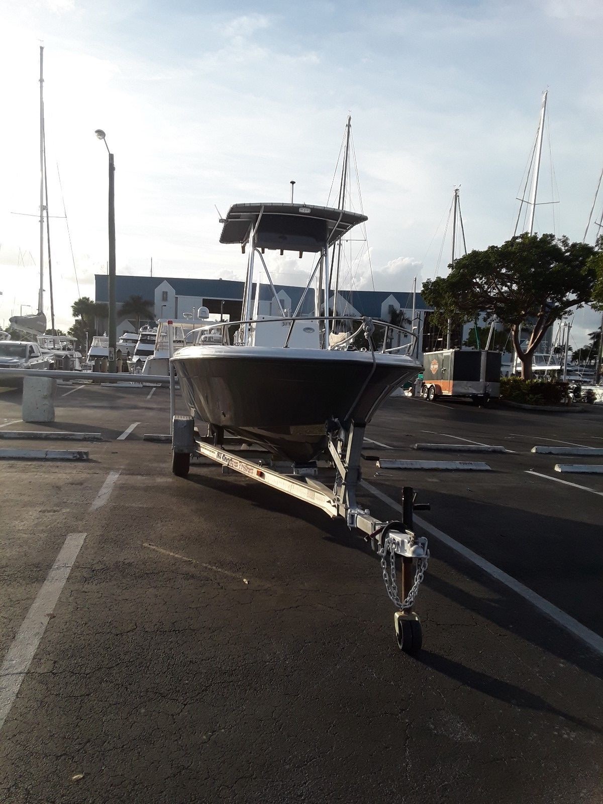 Center Console 18ft Hydra Sport Single 115HP Yamaha V Max