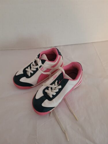 ladies puma tennis shoes-size 9