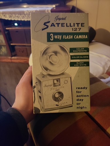 VINTAGE 1960'S IMPERIAL SATELLITE 127 CAMERA WITH BOX AND INSTRUCTIONS
