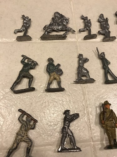 Vintage Lot of 25 Antique Lead Soldiers Indians Toy Soldiers Red Coat/Horse