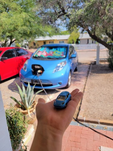 TOMICA 120 NISSAN LEAF 1/68 TOMY DIECAST CAR NEW blue 2011