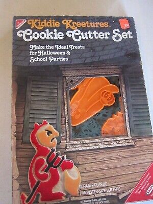 Vintage Chilton Halloween Kiddie Kreetures cookie cutters orig.box/ 7 monster 