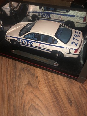 MAISTO PREMIERE EDITION NYPD CHEVROLET IMPALA POLICE CAR 1:18 DIECAST CHEVY