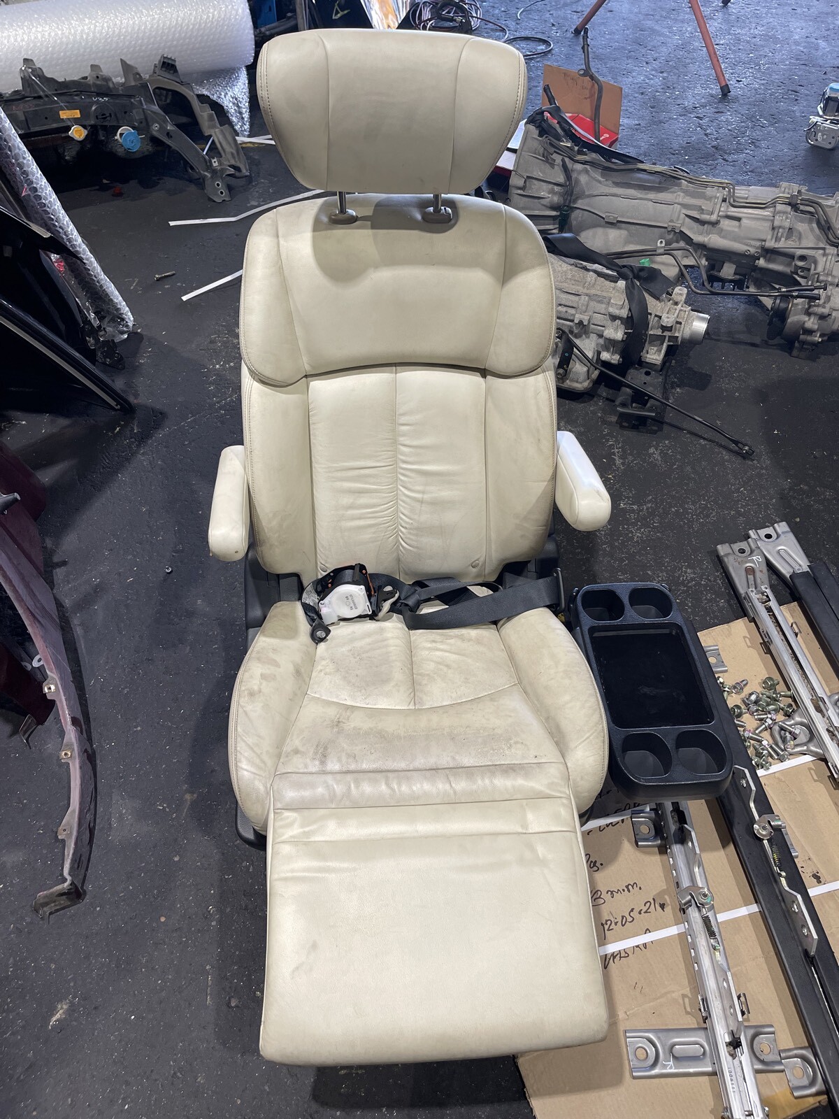 NISSAN ELGRAND E52 SECOND ROW L AND R SEATS WITH RAILINGS AND BRACKETS - thumbnail 5