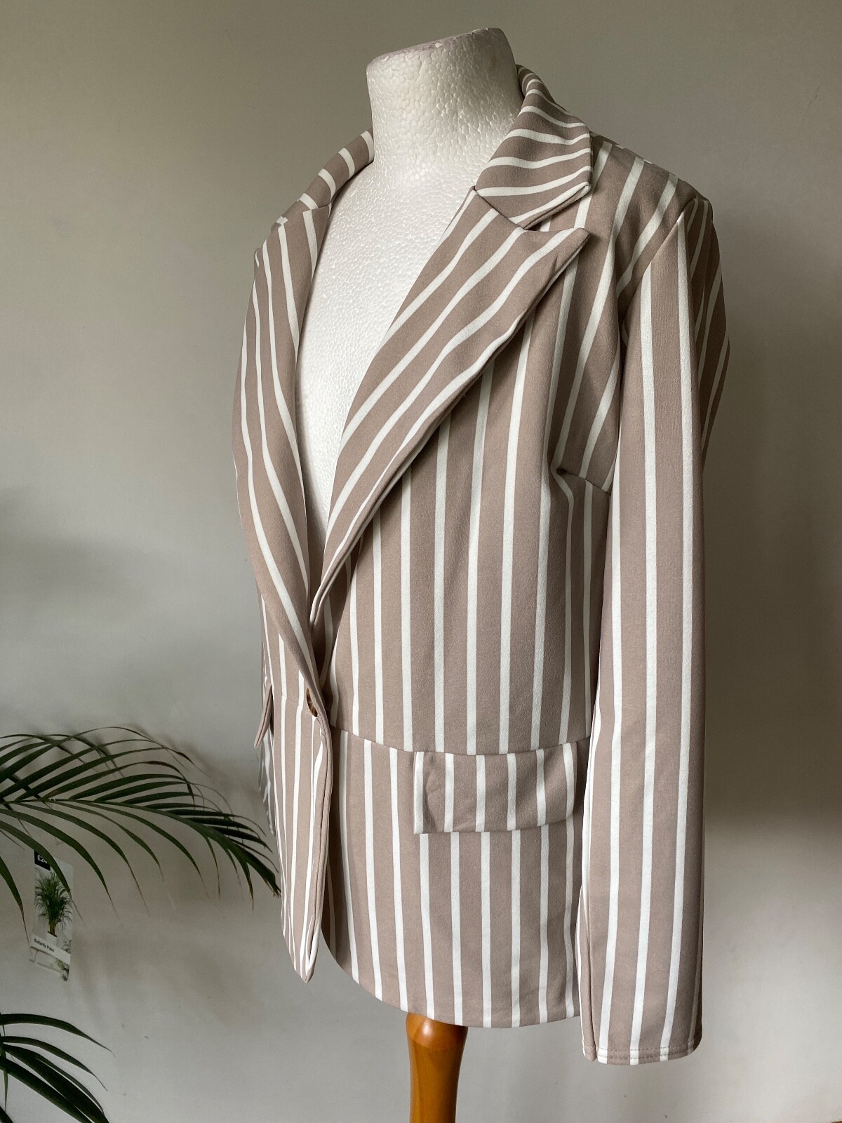 I Saw It First Pinstripe Oversized Longline Blazer Size 6 Stone - Picture 3 of 4