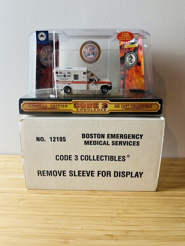 未使用 CODE3 AMBULANCE DIE CAST ミニカー CODE 3 EMS CHICAGO FIRE DEPT FORD E 350 AMBULANCE #12056