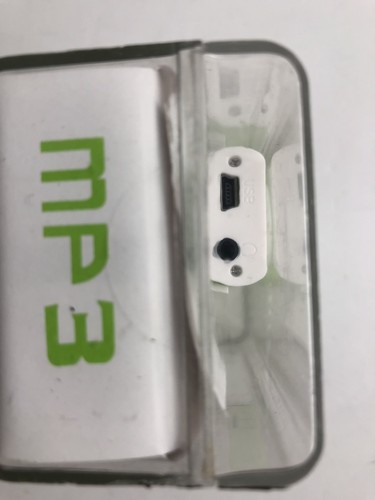 Mp3 no brand with ear buds usb charger